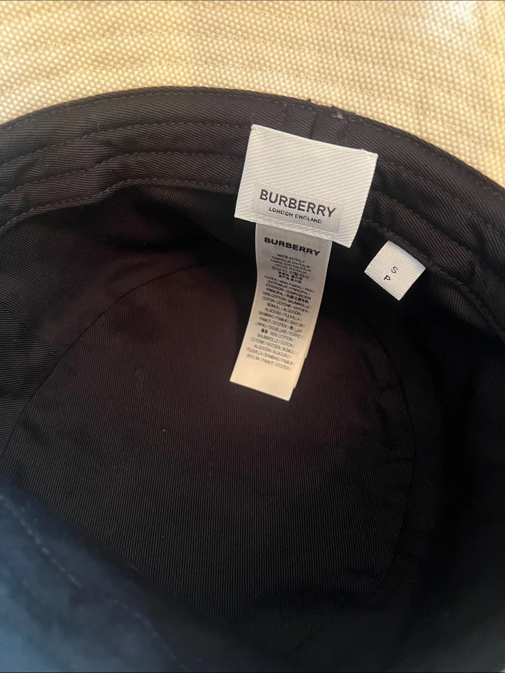 Burberry bucket hat